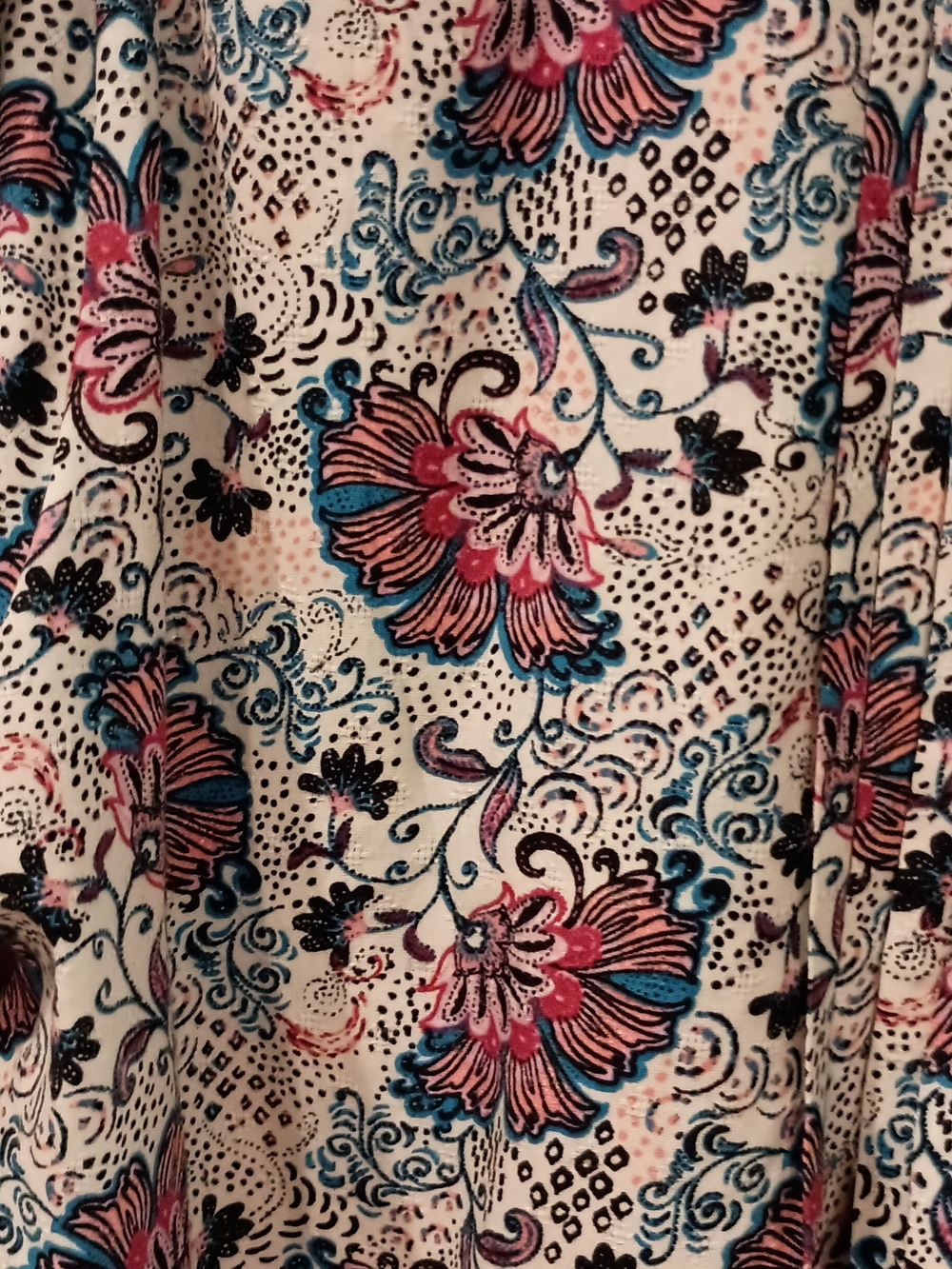 Evereve Floral Pleated Short-Sleeve Blouse in Cream with Red & Blue - Picture 12 of 16